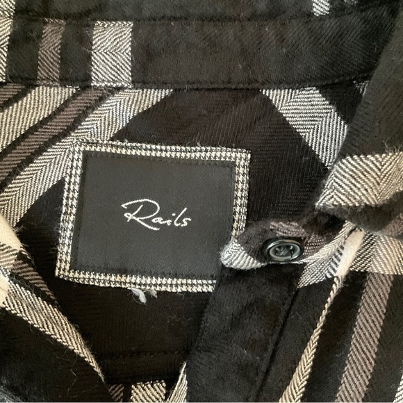Rails Hunter Plaid Button-Front Shirt Black and White - Picture 14 of 15